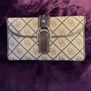 Dooney & Bourke wallet